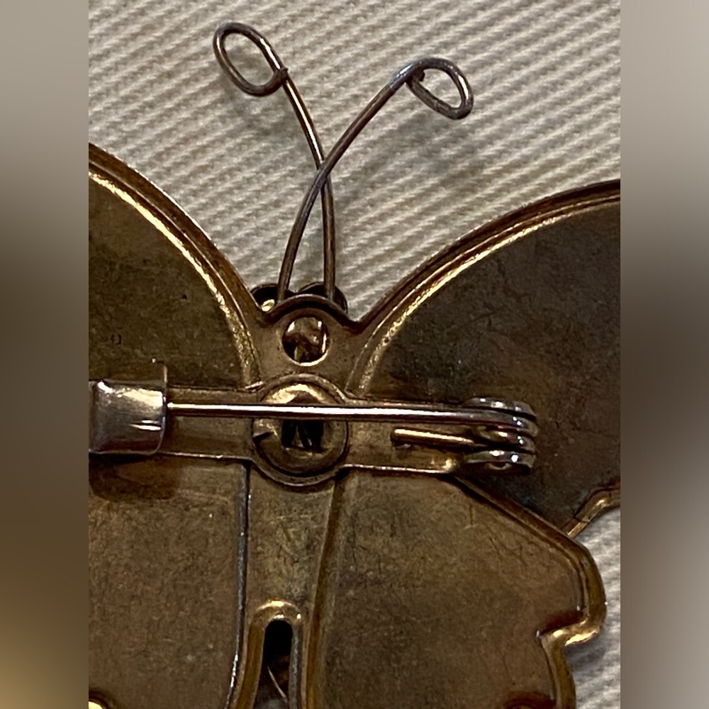 Vintage butterfly brooch gold glittering enameled 3-dimensional 1.25“ x 1.25“ - Picture 8 of 10